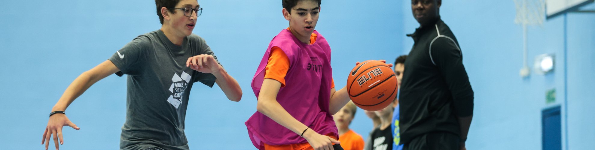 Séjour linguistique basket : apprendre une langue en vivant sa passion